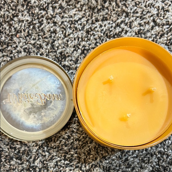 White Barn Salted Butterscotch Candle - Warm Gold - Picture 2 of 4